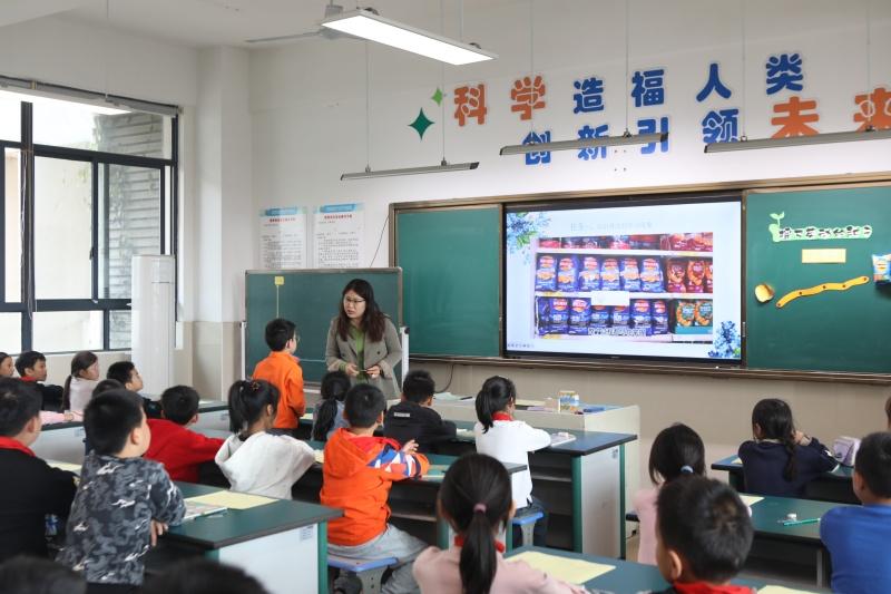 1  德育活动 (2).jpg 1  德育活动 (2).jpg